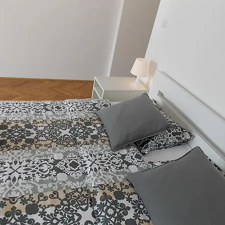 Apartment Ellalinda