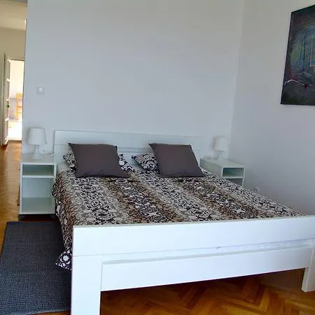 Ellalinda Apartment