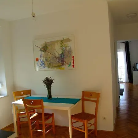 Apartment Ellalinda *